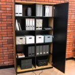 Holzkleiderschrank