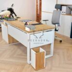 weißer Industrie-Schreibtisch