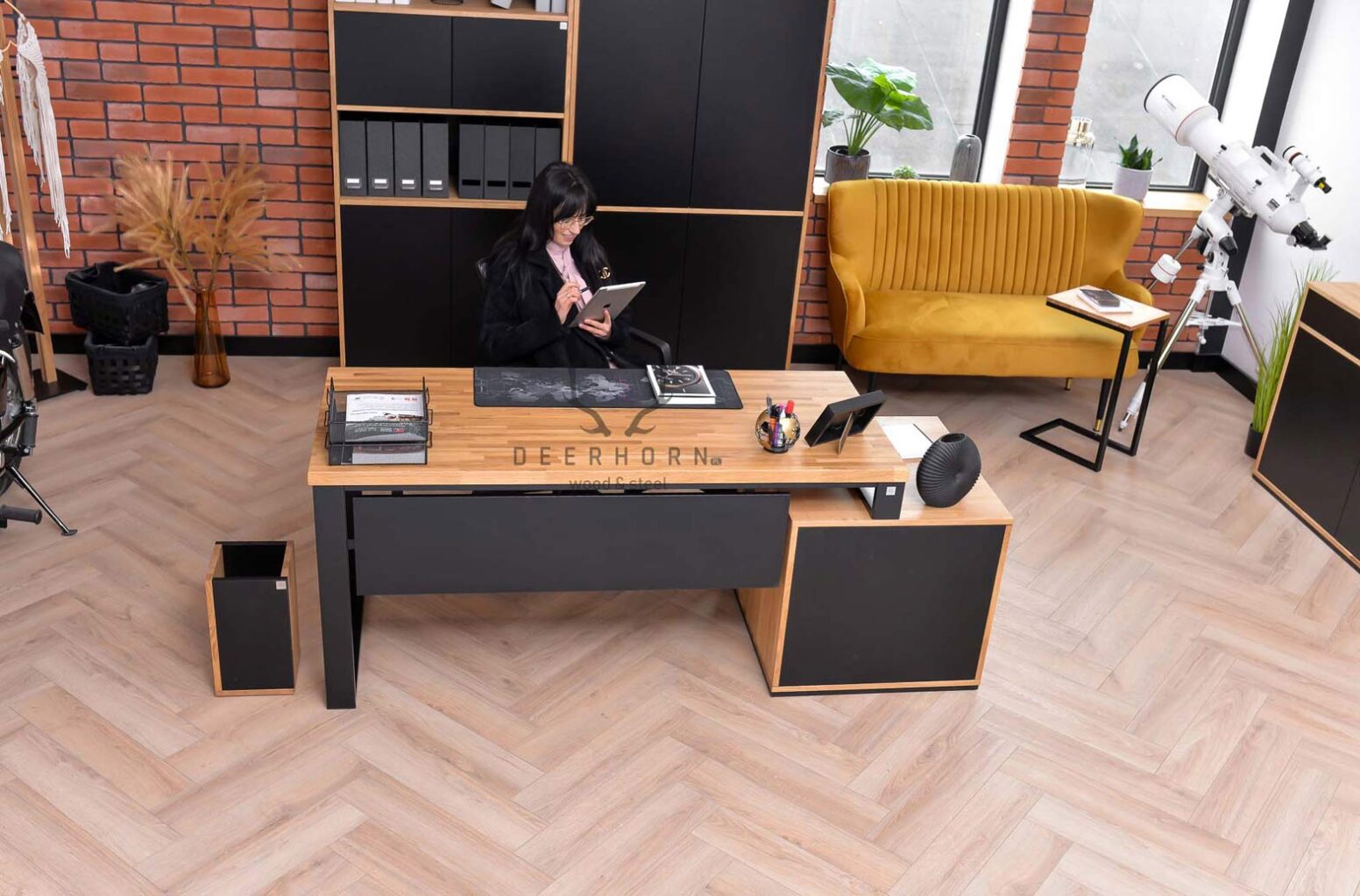 Schreibtisch_für_das_Büro Bürotisch