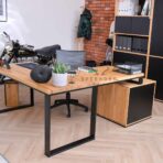 Eckschreibtisch mit Holzplatte