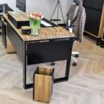 Schreibtisch mit Abdeckungen