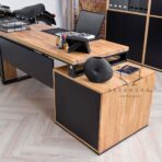 Schreibtisch mit Schubladen