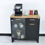 Schrank unter der Kaffeemaschine