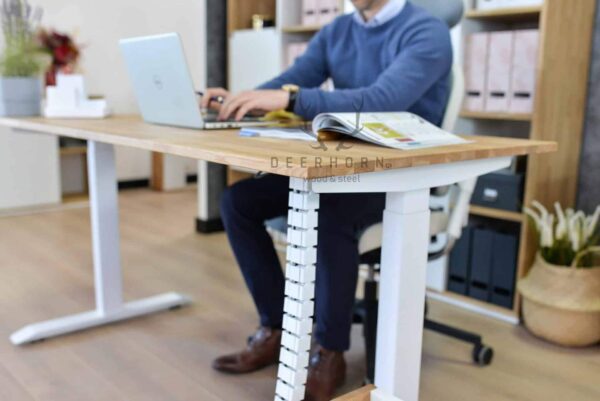 verstellbarer Schreibtisch weiß