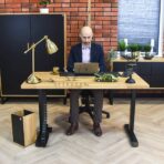 elektrisch verstellbarer Schreibtisch