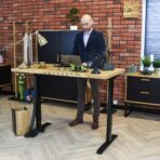 verstellbarer Schreibtisch