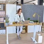 trendiger weißer Schreibtisch