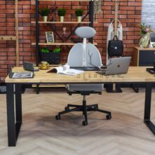 trendiger Loft-Schreibtisch
