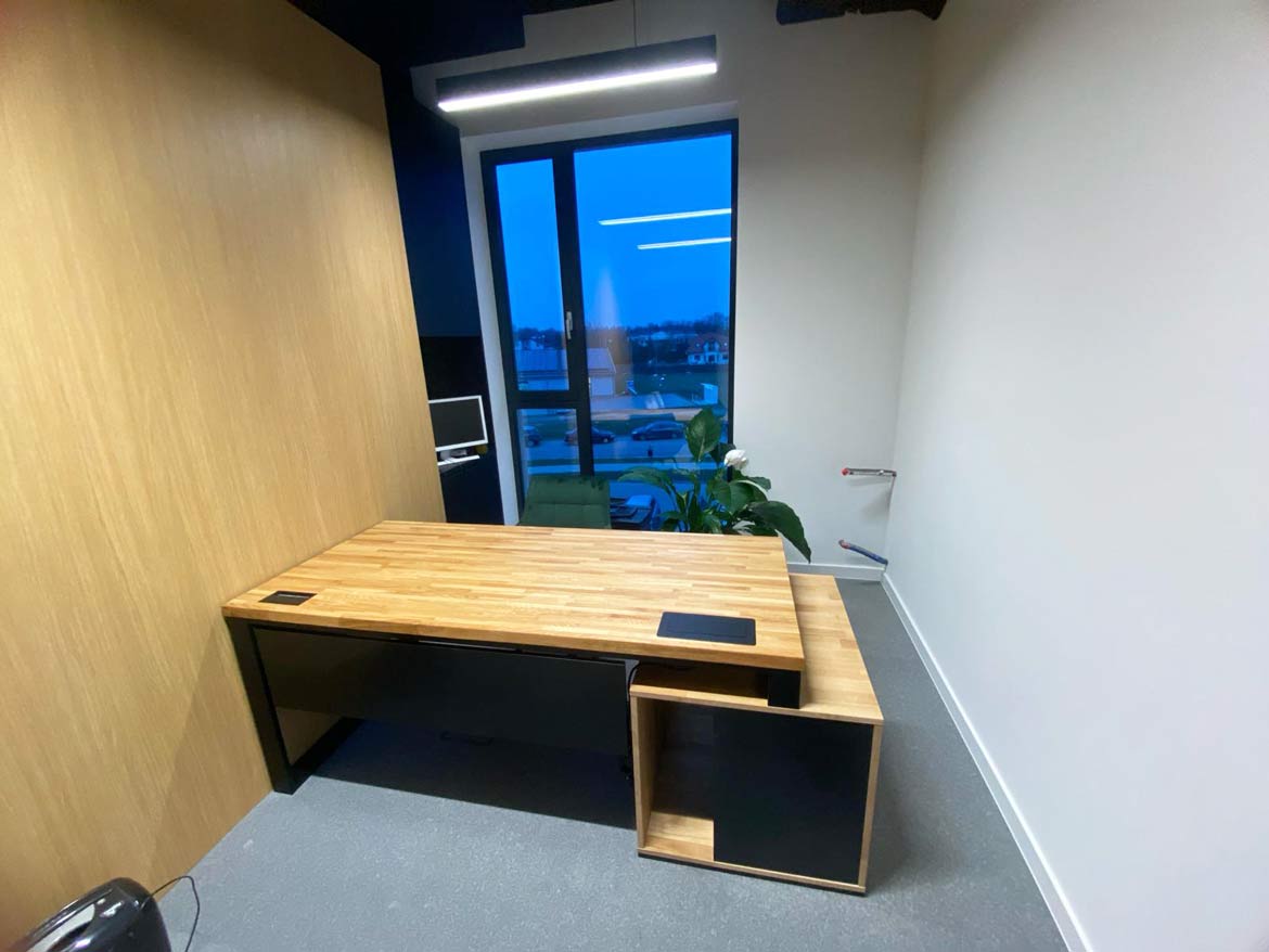 Loft-Büro plus Schreibtisch mit Holzplatte 180x70 Deerhorn