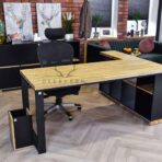 Eckschreibtisch mit Holzplatte