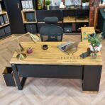 Eckschreibtisch