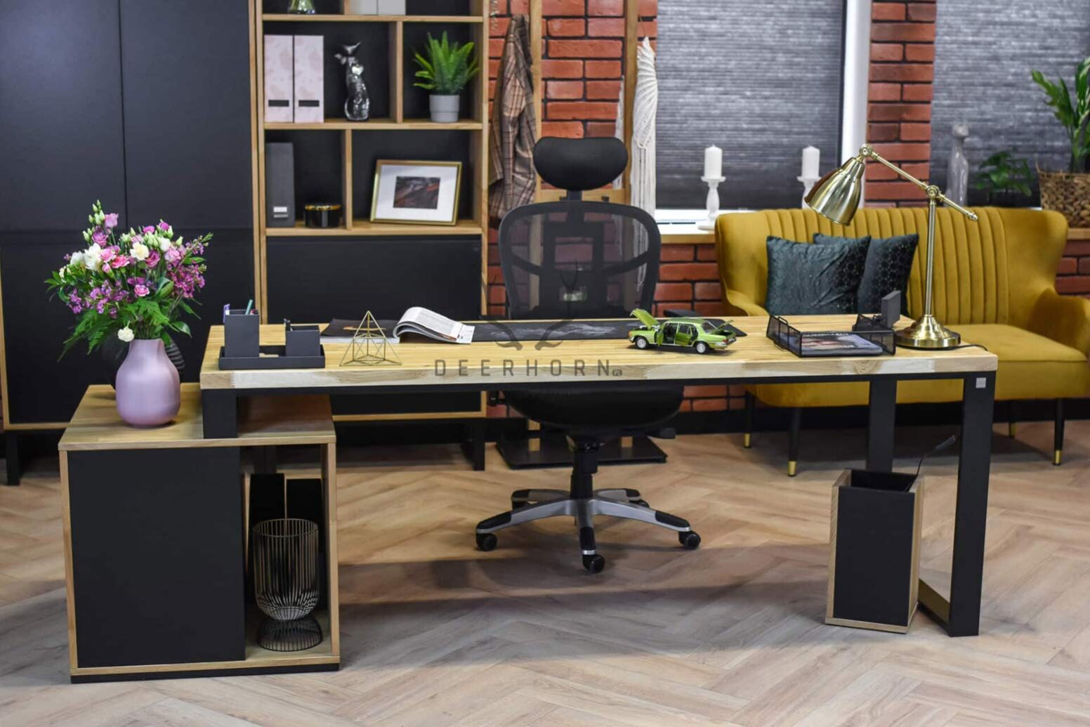 Schreibtisch_mit_langer_Oberseite Schreibtisch mit langer Platte