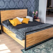 Hochbett aus Holz und Metall