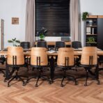 prostokątny stół konferencyjny z naturalnego drewna