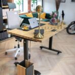 Verstellbarer Schreibtisch auf Rädern