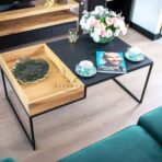 Couchtisch aus Holz und Metall