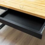 Schublade mit schwarzer Front