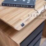 Schreibtisch aus Massivholz