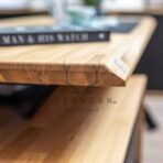 Schreibtisch mit hinterschnittener Platte