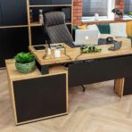 Schreibtisch mit Abdeckung