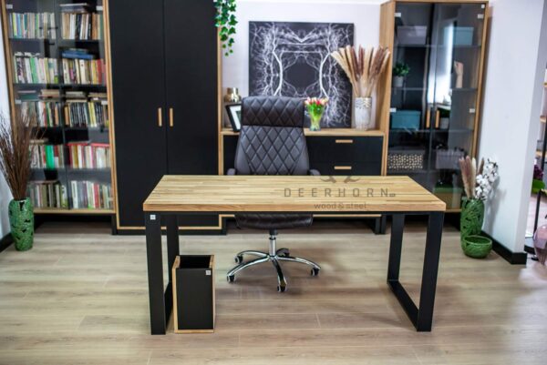 Büromöbel aus Holz
