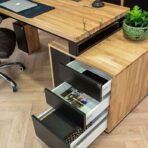 Minimalistischer Loft-Schreibtisch