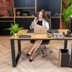 praktischer Schreibtisch