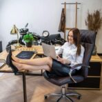 Eckschreibtisch mit Rollcontainer