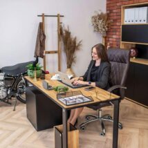Schreibtisch mit Rollcontainer