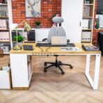 Home-Office-Schreibtisch