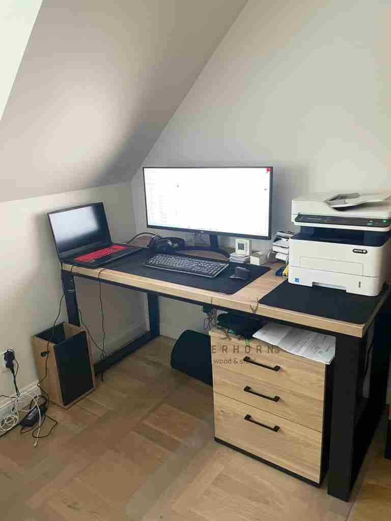 Schreibtisch für Heim und Büro