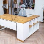 Eckschreibtisch mit Abdeckungen