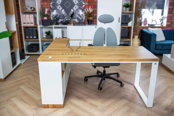 Schreibtisch im modernen Stil