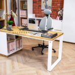 Schreibtisch im skandinavischen Stil