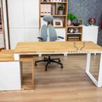Schreibtisch mit Rollcontainer