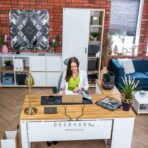 Schreibtisch mit Untertischabdeckung