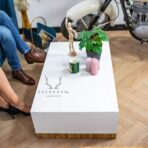 Tisch im skandinavischen Stil