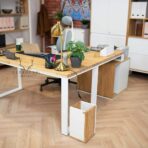 weißer Loft-Schreibtisch