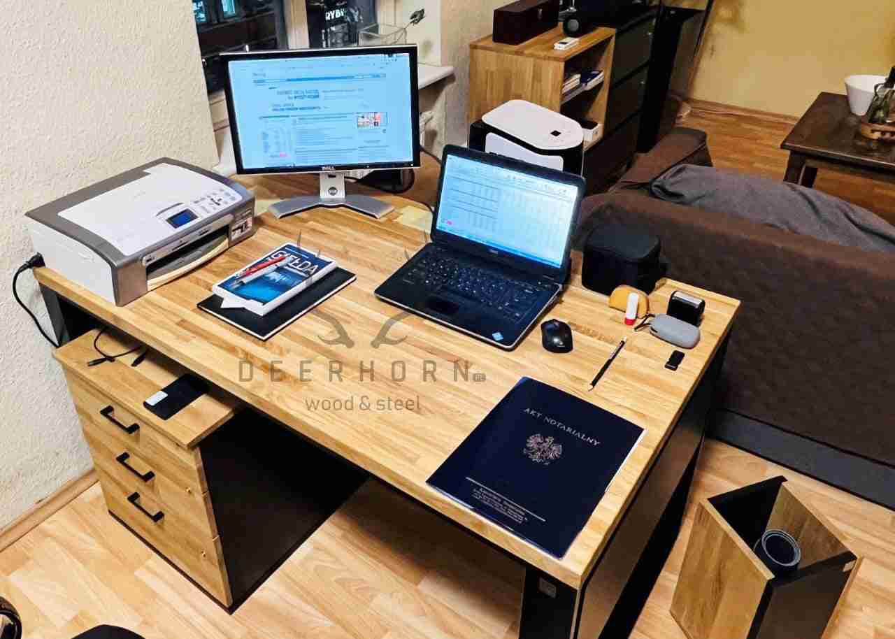 Home-Office-Schreibtisch