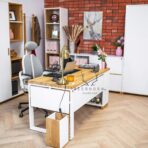 Schreibtisch mit Abdeckung