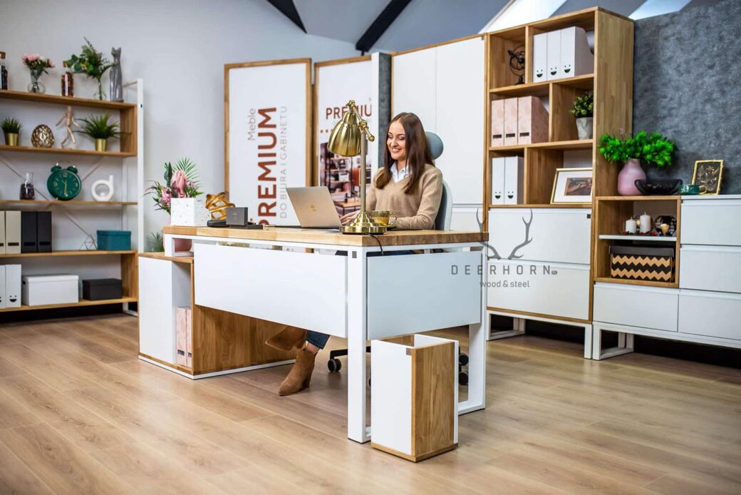 Weißes Loftbüro plus Schreibtisch von Deerhorn mit Abdeckblenden