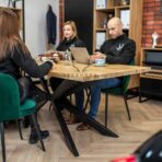 Tisch mit Spinnenbeinen