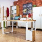 weißer Bürotisch