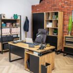 Schreibtisch für kleines Büro