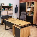 Loft-Schreibtisch und Podest