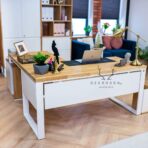 Skandinavischer Schreibtisch im Loft-Stil