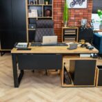 Schreibtisch mit Schubladen