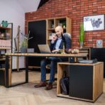 komfortabler Arbeitstisch