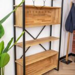 Bücherschrank mit Regalen