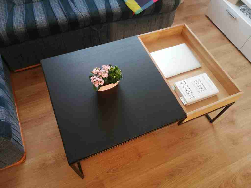 rechteckiger Tisch schwarz